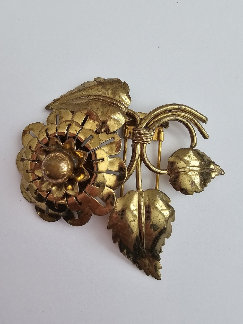 Vintage 1940s Retro Gold Tone Fur Clip – Large Dimensional Floral Bouquet Pin